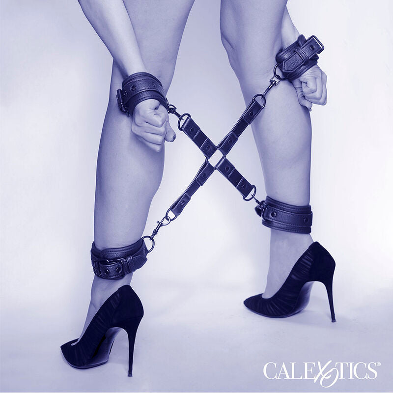 CALEXOTICS - NOCTURNAL HOG TIE CONNECTOR CUERO AJUSTABLE BLACK