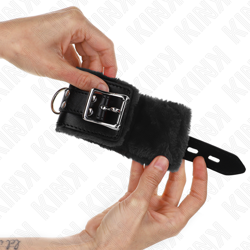 KINK - FUR LINED WRIST RESTRAINTS BLACK WITH BLACK BELT ADJUSTABLE 17-29 CM X 6 CM