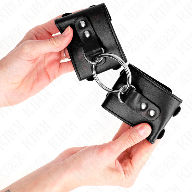 KINK - FIXED WRIST RESTRAINTS WITH RING AND STUDS ADJUSTABLE BLACK 17-22 CM X 6.5 CM